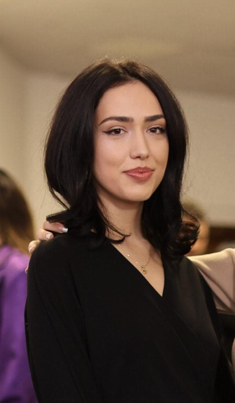 Portret i Kejsi Konomi
